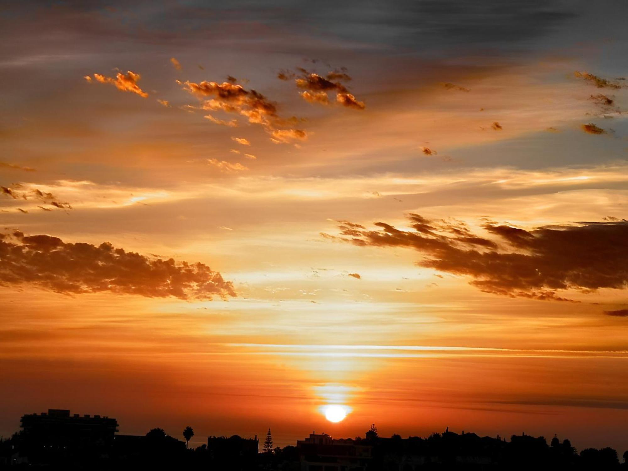 Luxury Suites Sunset Beach Benalmadena Bagian luar foto